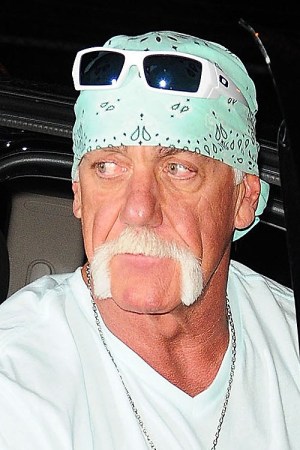 brooke hogan outside 120811