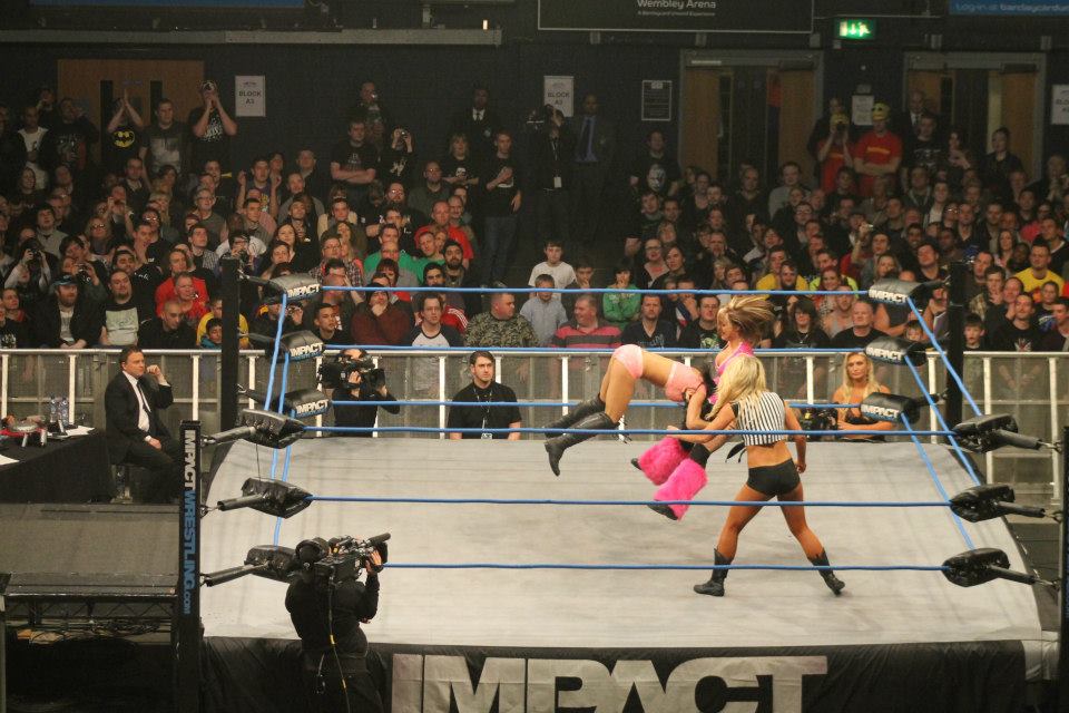 Velvet Sky aplicando el O´Face a Gail Kim