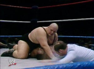 Wrestlemania-I_King-Kong-Bundy_wins_SD-Jones