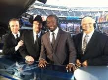 Jim Ross, Dusty Rhodes, Kofi Kingston y Sanford Scott