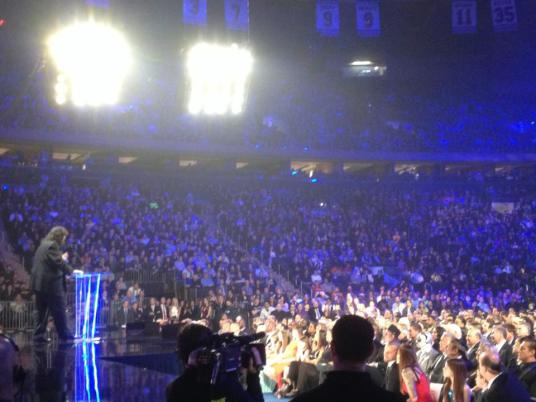 mick-foley-es-exaltado-al-wwe-hall-of-fame-2013-6-4-13-facebookwwe