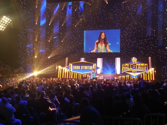 trish-stratus-es-exaltado-al-wwe-hall-of-fame-2013-6-4-13-facebookbustedopenradio