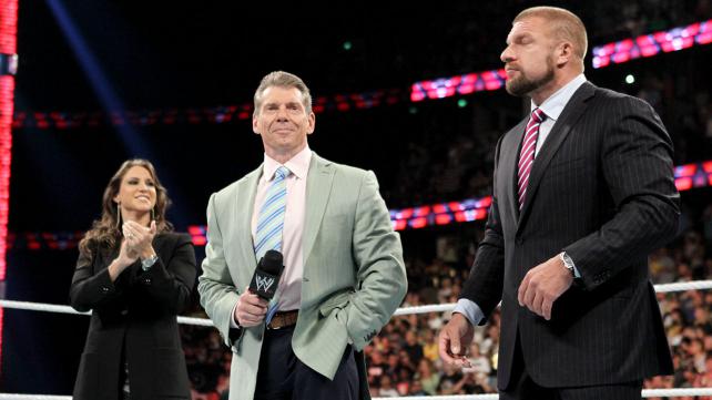 WWE ronda de noticias. Nuevos planes de Wrestlemania para La Autoridad, las Divas y los Tag, Rusev estará en NXT Arrival, actualidad de Snake Roberts, cambio en DVD a los fans de&nbsp;UK