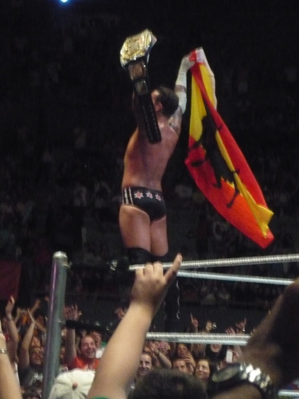 WWE Noticias: Madrid será la única ciudad española que visitara la WWE en el tour europeo de Noviembre / Prince devitt se despide de la NJPW / ¿ Quién se oculta tras la máscara del Captain Comic&nbsp;?