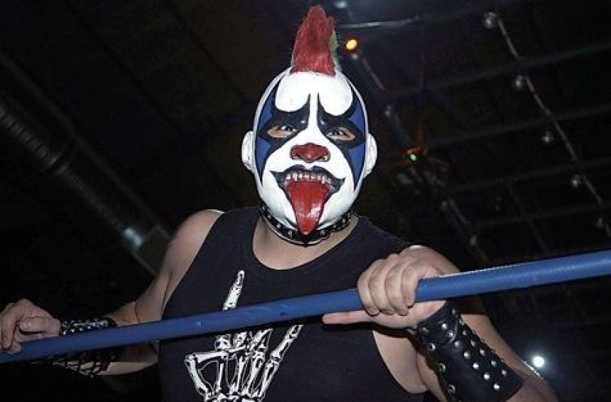 Texano Jr. pierde la cabellera contra Psycho Clown en #TriplemaniaXXII