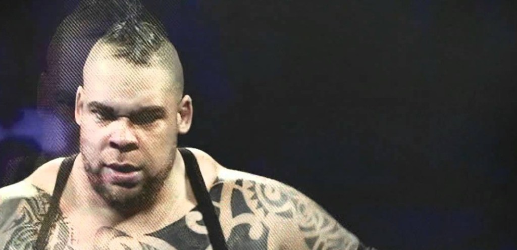 WWE NOTICIAS. Brodus Clay dice que no hay «groupies» en la actualidad, The Rock en Muscle y Fitness, Hogan  y Lou Ferrigno firman&nbsp;autógrafos.