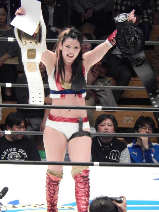 Shida con ambos títulos tras ganar la lucha 