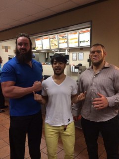 Dylan Miley con Hideo Itami