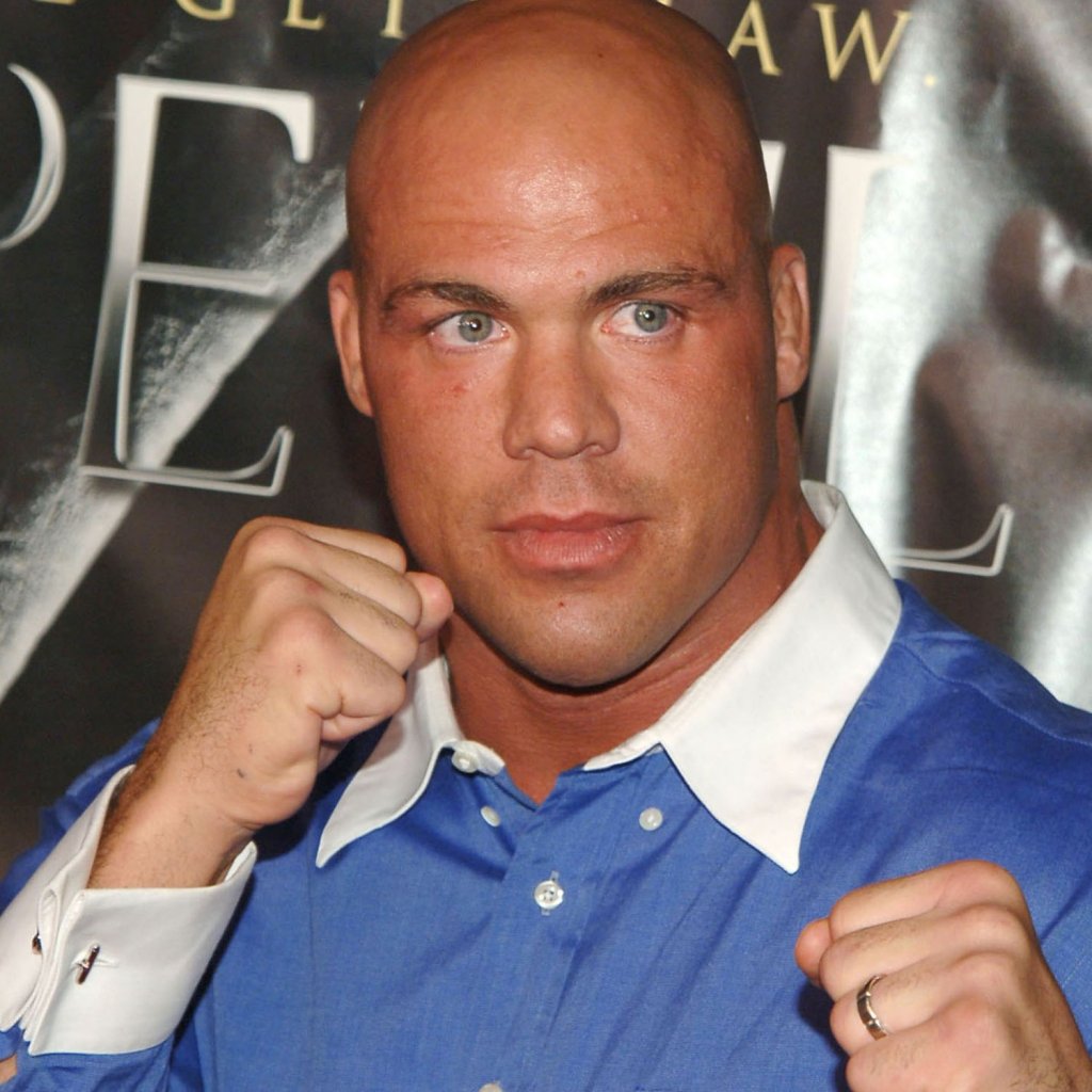 WWE Noticias: Rechazada la primera propuesta para la contratación de  Kurt Angle  / Eliminadas varias imágenes de CM Punk en la página web / Nuevas fotografías de «The&nbsp;Undertaker»