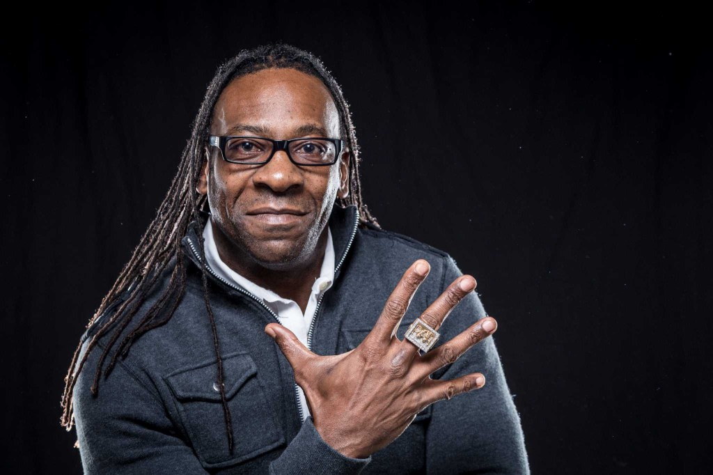 WWE NOTICIAS.Booker T y Chris Master anunciados falsamente en una promoción indie, Sami Zayn encarnando a The Bunny en Main&nbsp;Event.