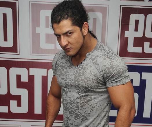 México: Rush fuera de los rings 3 meses por rotura de&nbsp;Tibia.