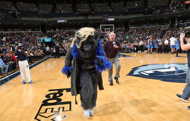 Ric Flair con The Nature Bear de los Memphis Grizzlies
